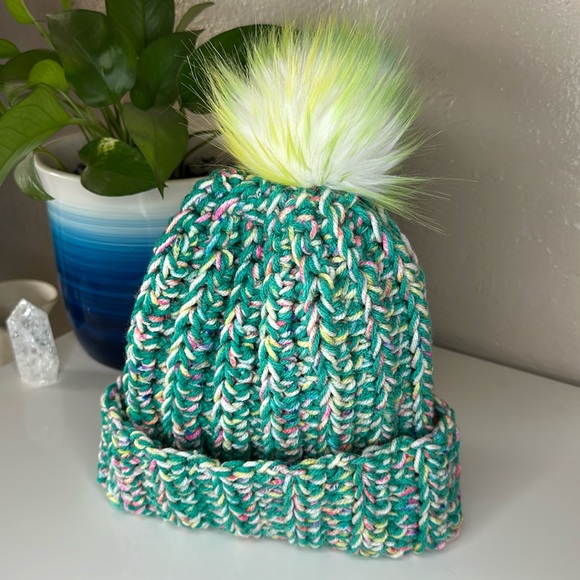 Chunky Ribbed Crocheted Beanie with Faux Fur Pom Pom child ombre teal rainbow - Picture 3 of 6